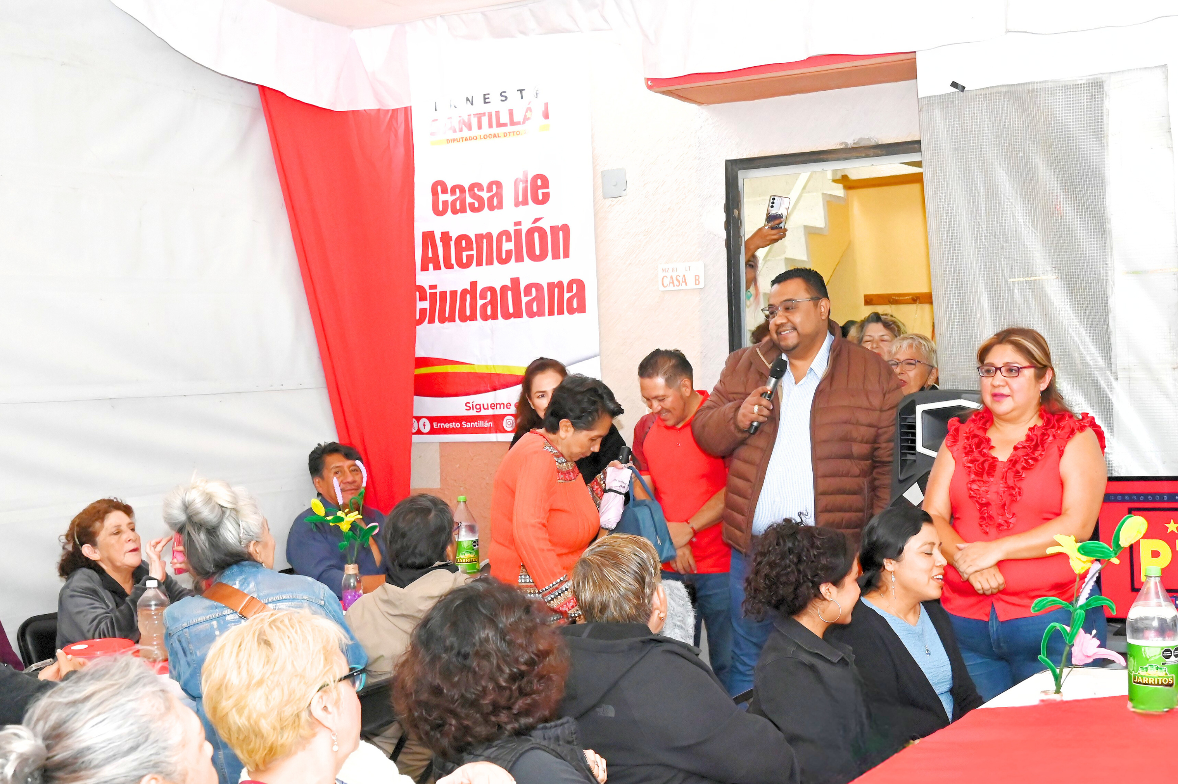 Ernesto Santillán en comunidades de Ecatepec